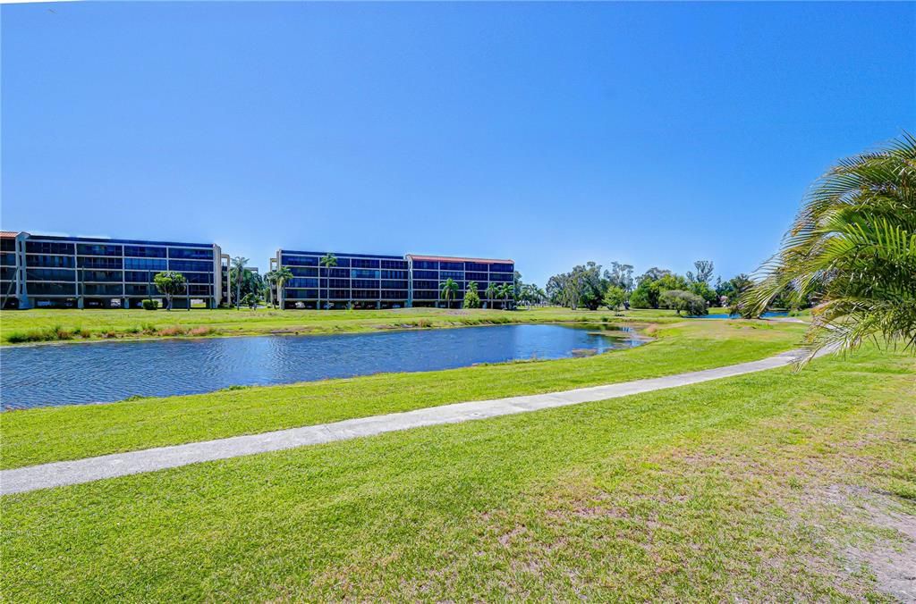 En Venta: $699,000 (3 camas, 3 baños, 2068 Pies cuadrados)