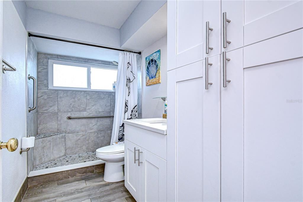 En Venta: $699,000 (3 camas, 3 baños, 2068 Pies cuadrados)