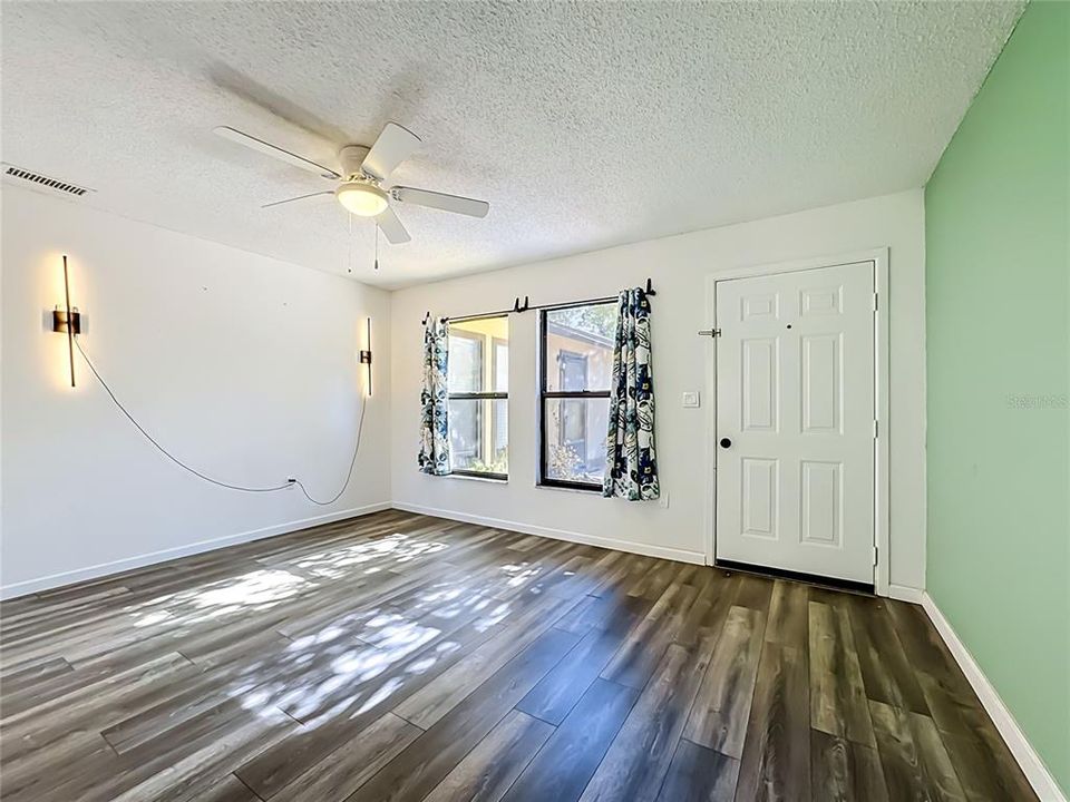 For Sale: $169,900 (2 beds, 2 baths, 864 Square Feet)