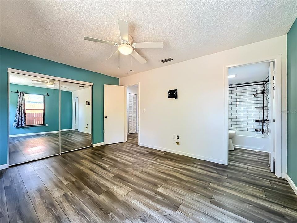 For Sale: $169,900 (2 beds, 2 baths, 864 Square Feet)