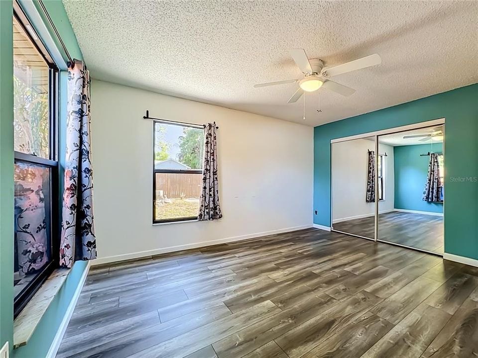 For Sale: $169,900 (2 beds, 2 baths, 864 Square Feet)
