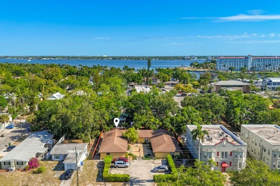 For Sale: $169,900 (2 beds, 2 baths, 864 Square Feet)