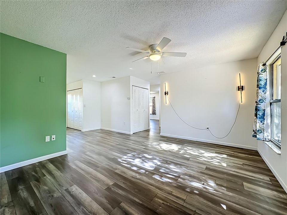 For Sale: $169,900 (2 beds, 2 baths, 864 Square Feet)