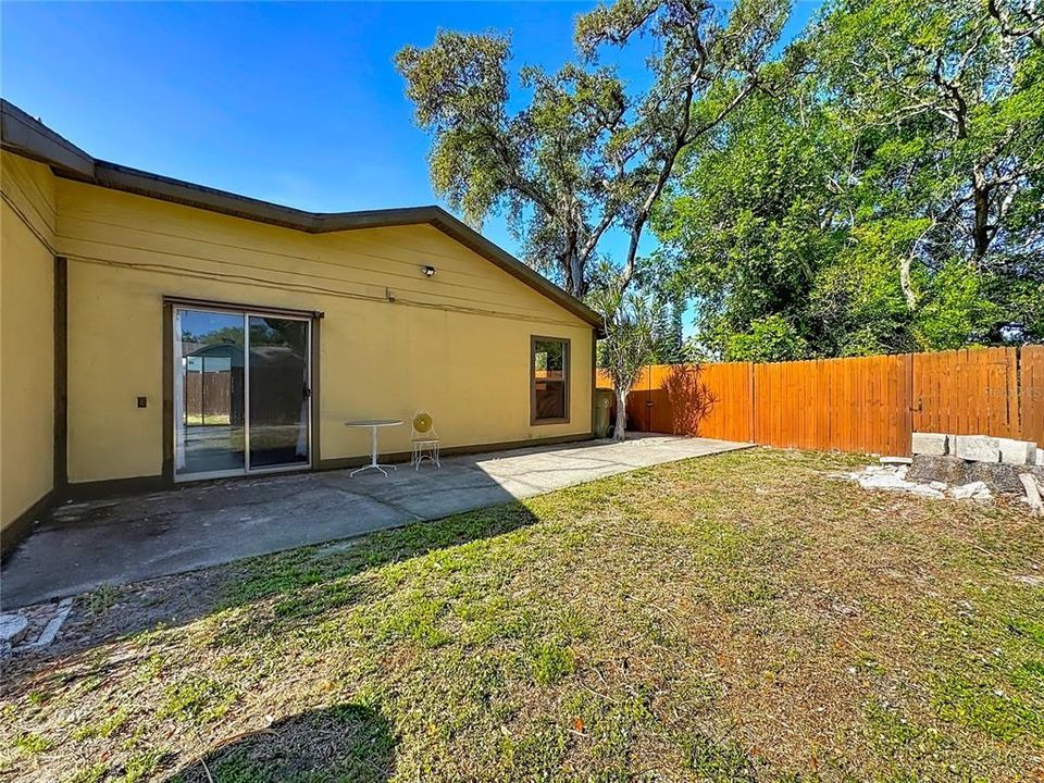 For Sale: $169,900 (2 beds, 2 baths, 864 Square Feet)