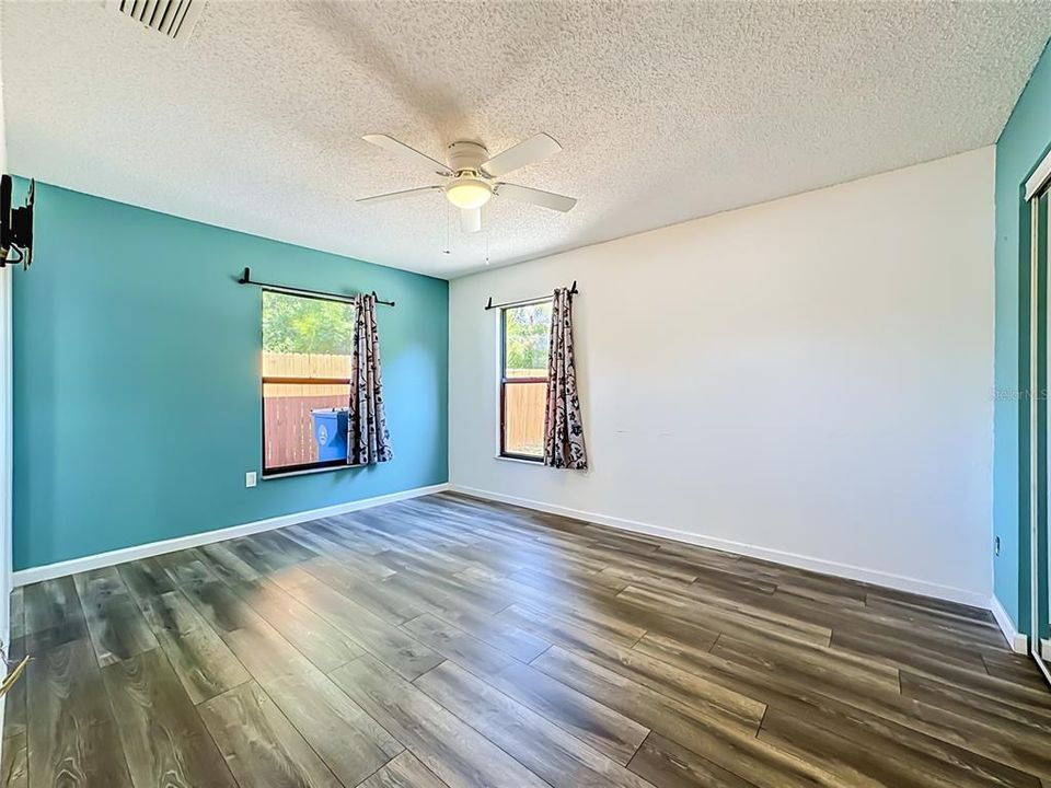 For Sale: $169,900 (2 beds, 2 baths, 864 Square Feet)