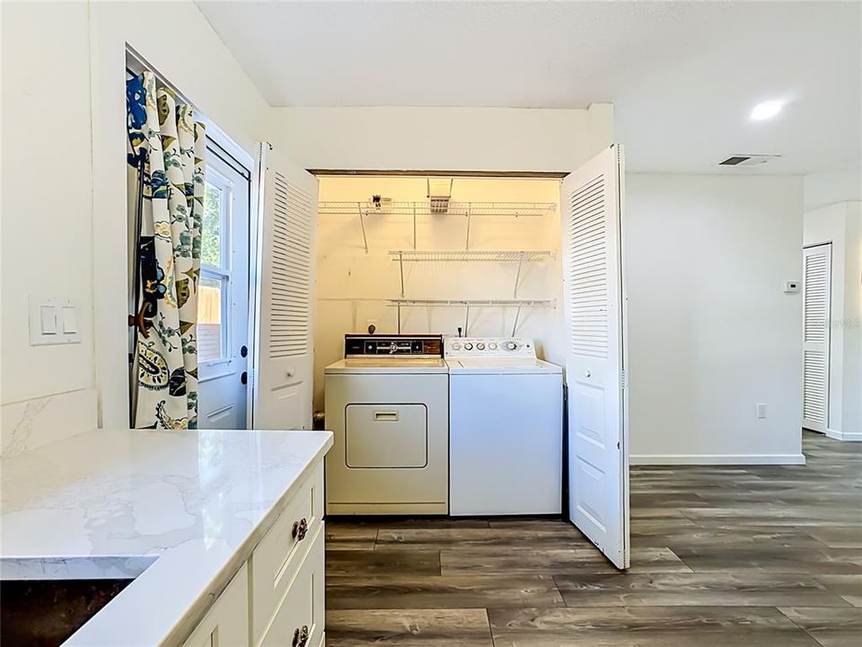 For Sale: $169,900 (2 beds, 2 baths, 864 Square Feet)
