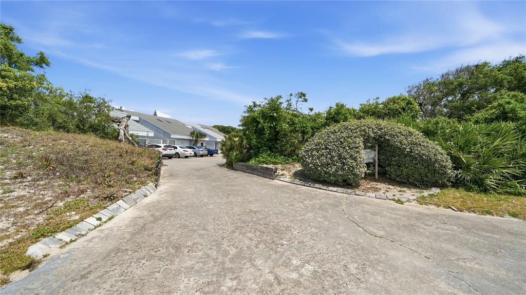 For Sale: $375,000 (2 beds, 2 baths, 1230 Square Feet)
