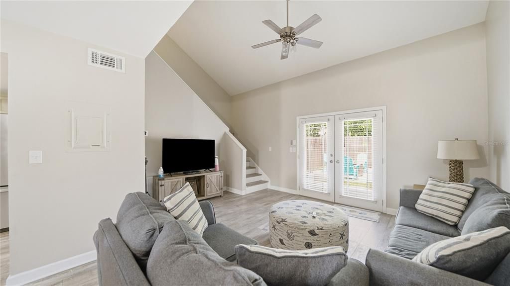 For Sale: $375,000 (2 beds, 2 baths, 1230 Square Feet)