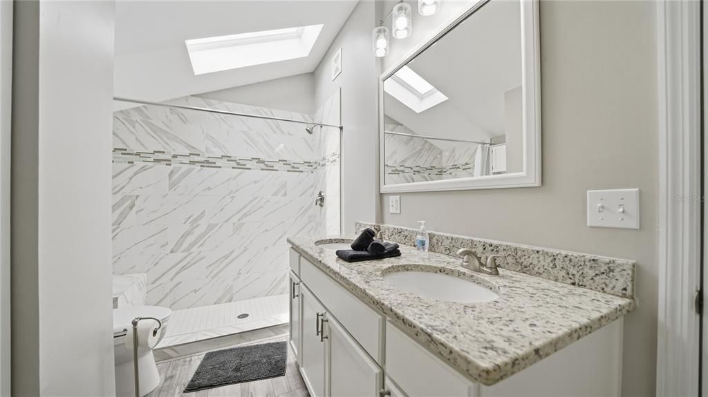 For Sale: $375,000 (2 beds, 2 baths, 1230 Square Feet)