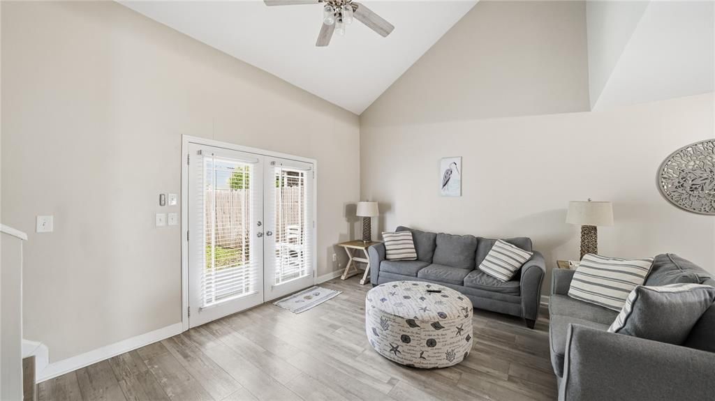For Sale: $375,000 (2 beds, 2 baths, 1230 Square Feet)