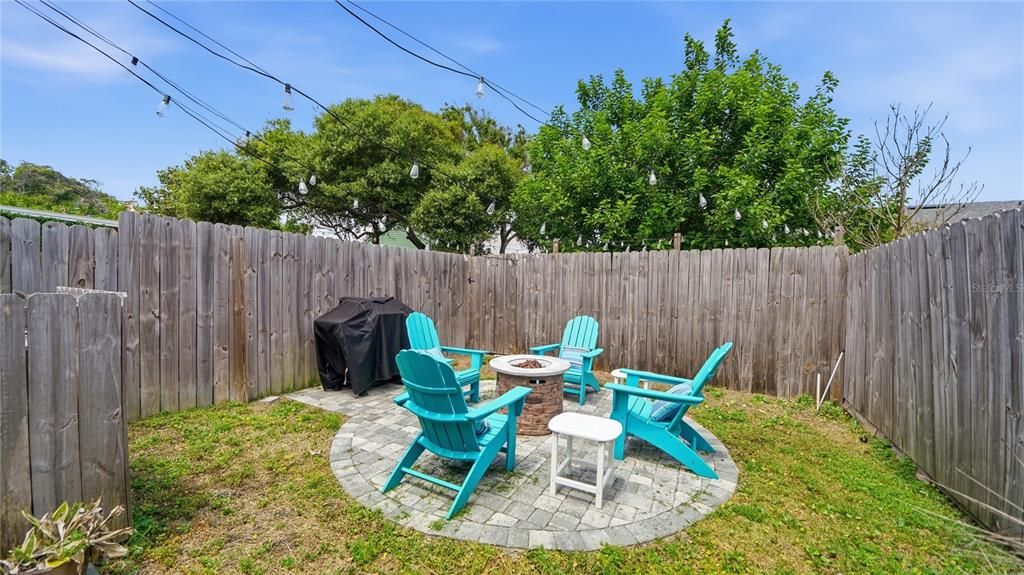 For Sale: $375,000 (2 beds, 2 baths, 1230 Square Feet)