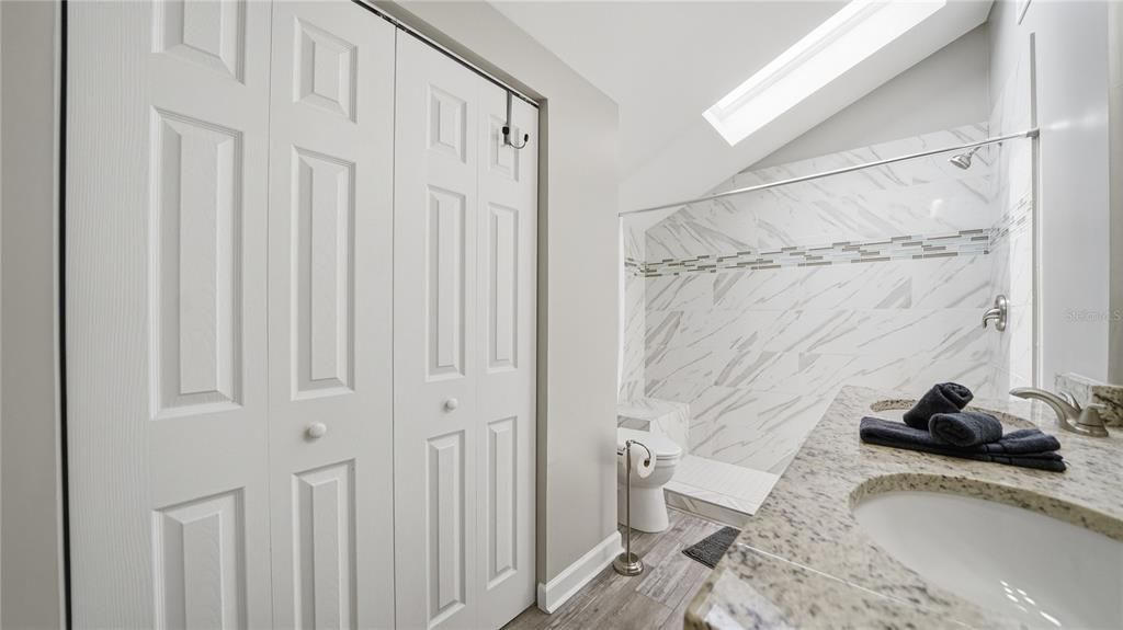 For Sale: $375,000 (2 beds, 2 baths, 1230 Square Feet)