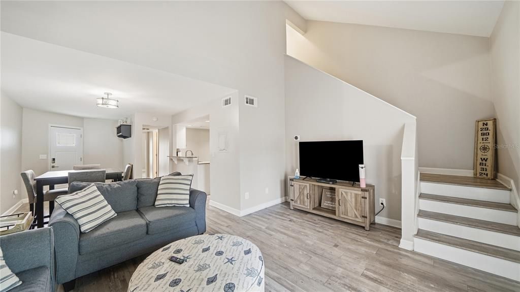 For Sale: $375,000 (2 beds, 2 baths, 1230 Square Feet)