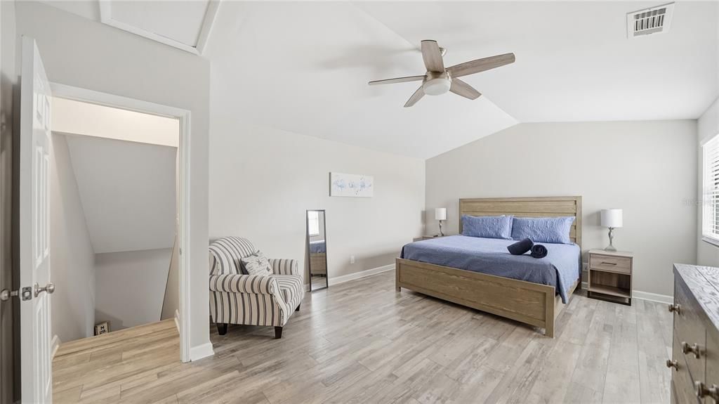 For Sale: $375,000 (2 beds, 2 baths, 1230 Square Feet)