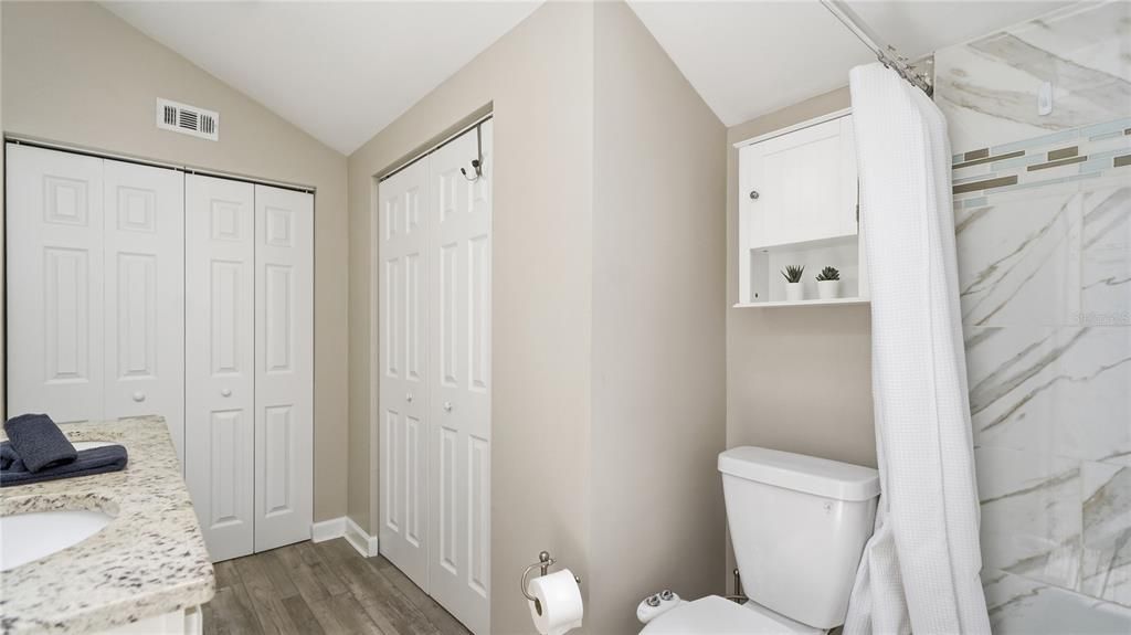 For Sale: $375,000 (2 beds, 2 baths, 1230 Square Feet)