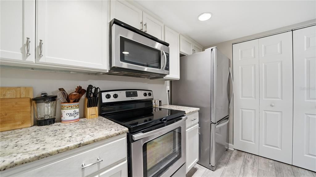 For Sale: $375,000 (2 beds, 2 baths, 1230 Square Feet)
