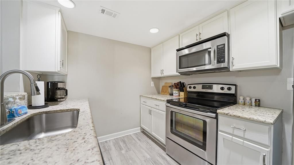 For Sale: $375,000 (2 beds, 2 baths, 1230 Square Feet)