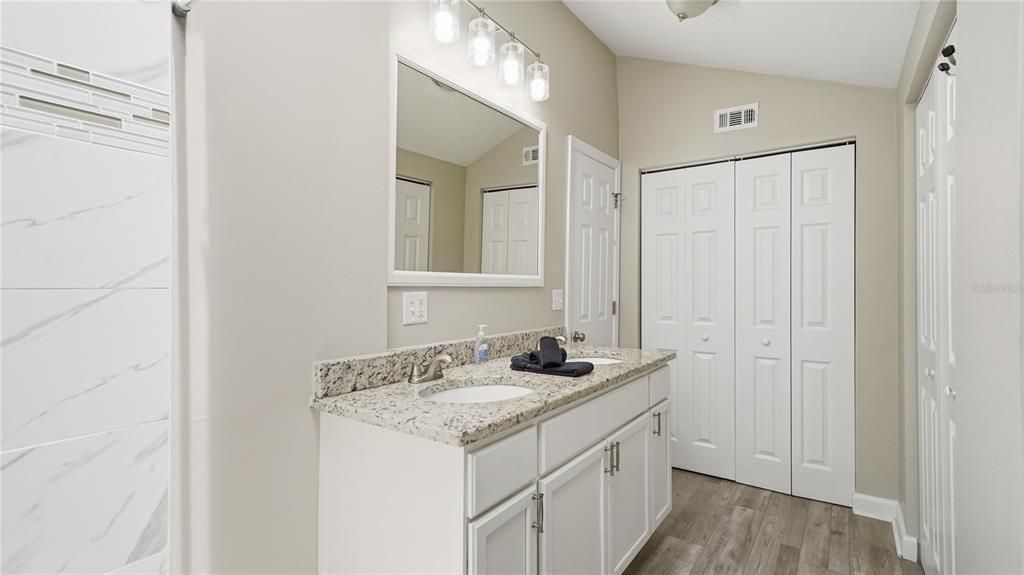 For Sale: $375,000 (2 beds, 2 baths, 1230 Square Feet)