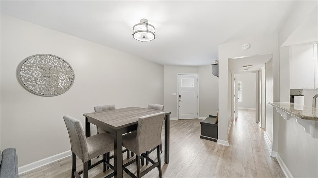 For Sale: $375,000 (2 beds, 2 baths, 1230 Square Feet)