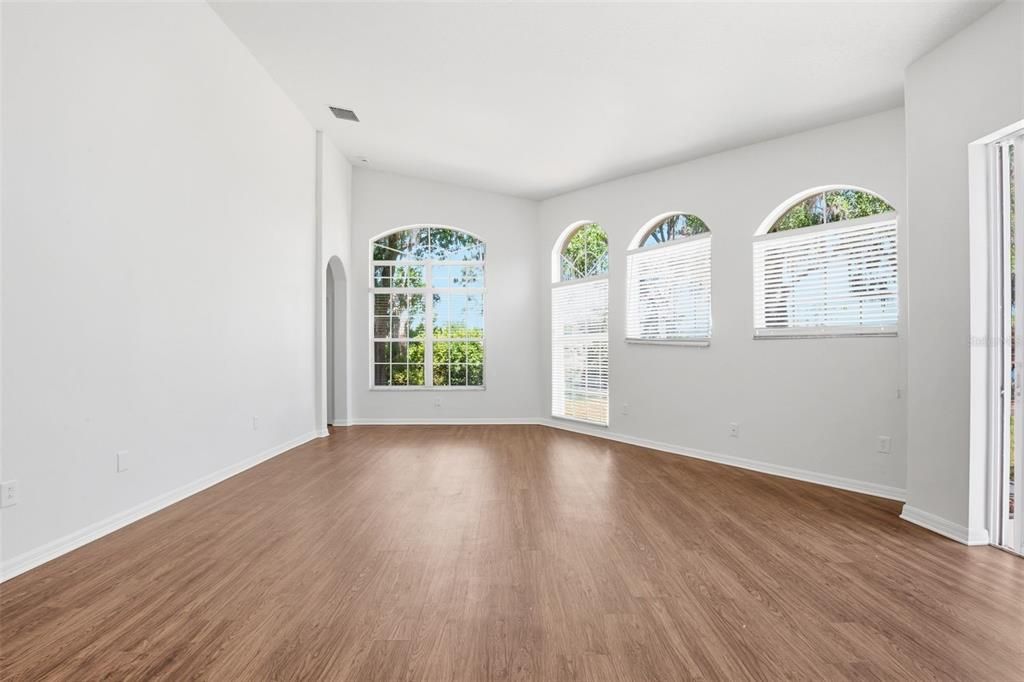 Activo con contrato: $509,900 (4 camas, 2 baños, 2765 Pies cuadrados)