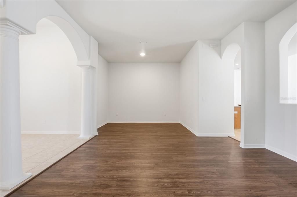 Activo con contrato: $509,900 (4 camas, 2 baños, 2765 Pies cuadrados)