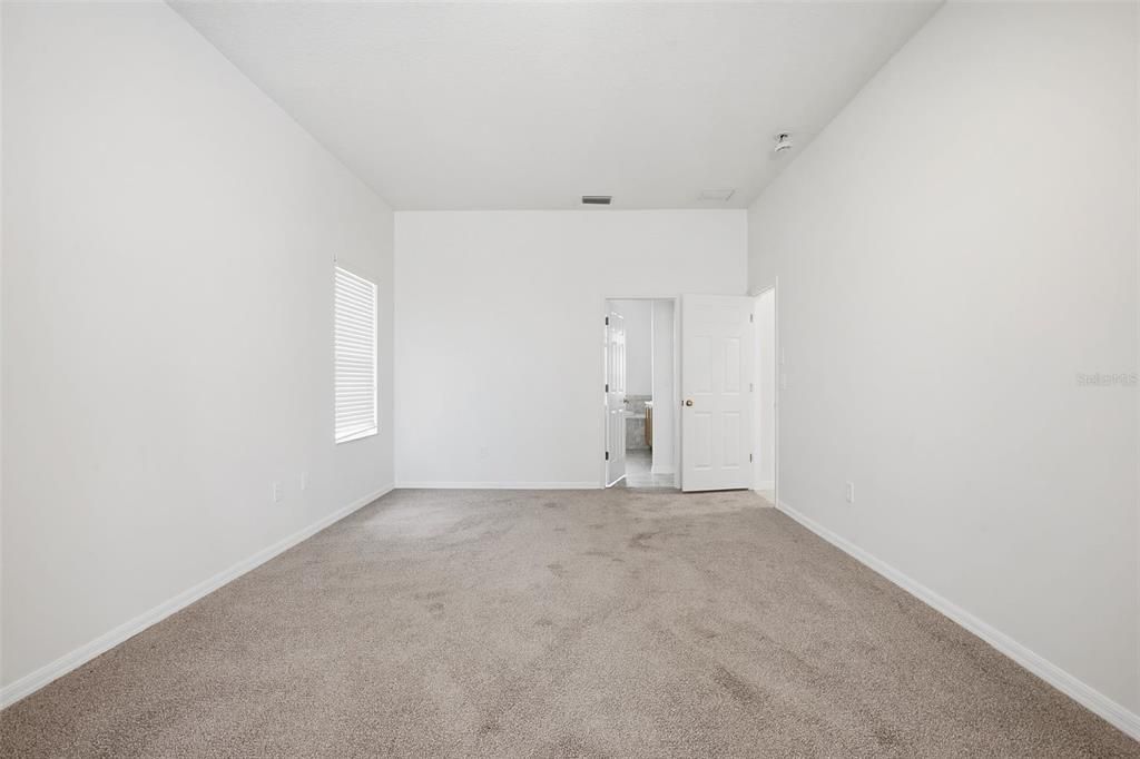 Activo con contrato: $509,900 (4 camas, 2 baños, 2765 Pies cuadrados)
