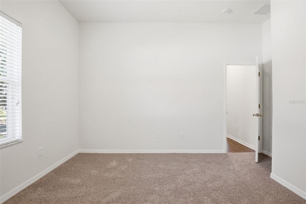 Activo con contrato: $509,900 (4 camas, 2 baños, 2765 Pies cuadrados)