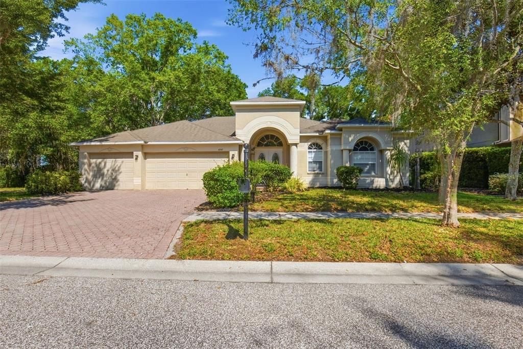 Activo con contrato: $509,900 (4 camas, 2 baños, 2765 Pies cuadrados)