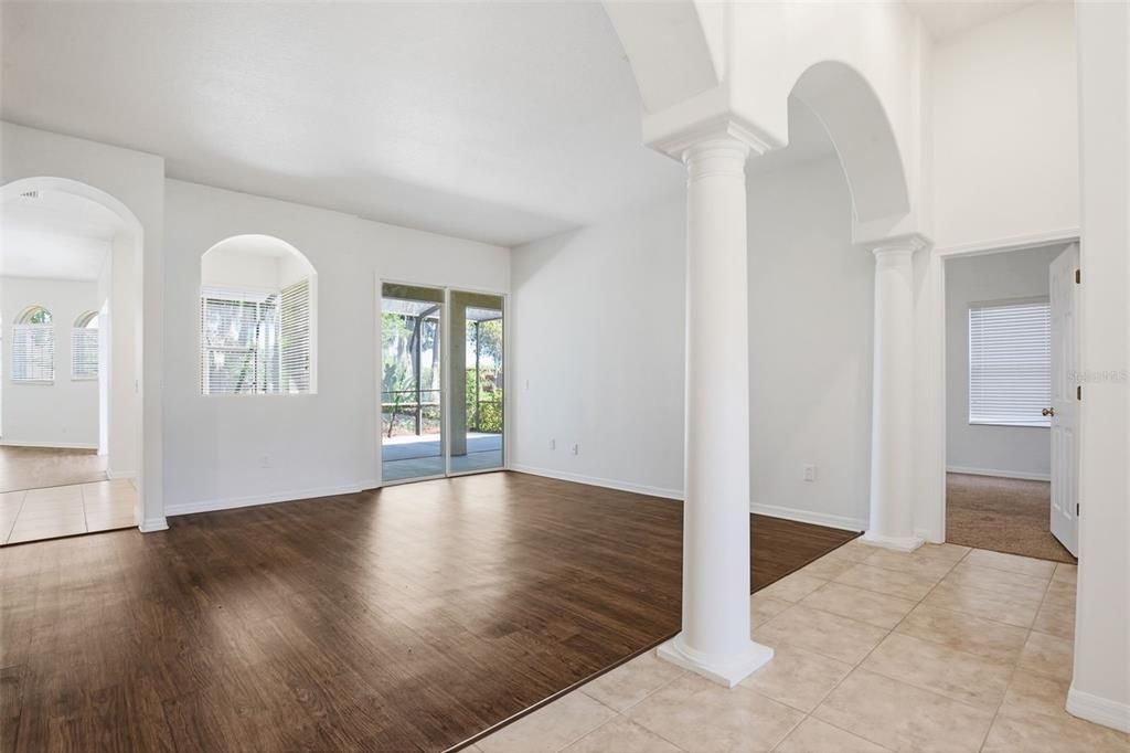 Activo con contrato: $509,900 (4 camas, 2 baños, 2765 Pies cuadrados)