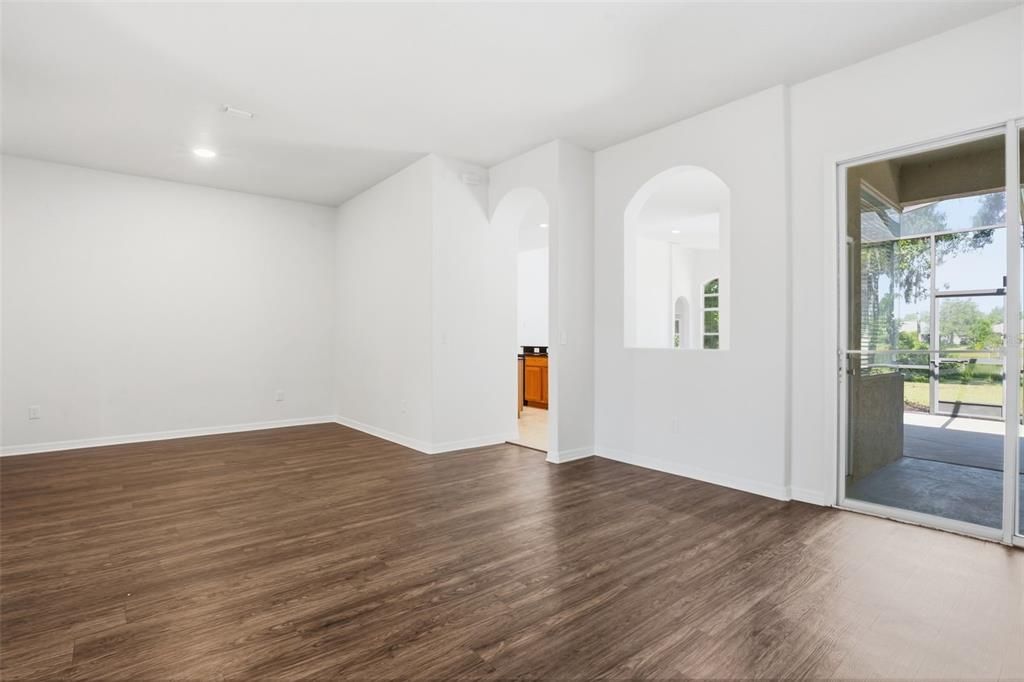 Activo con contrato: $509,900 (4 camas, 2 baños, 2765 Pies cuadrados)