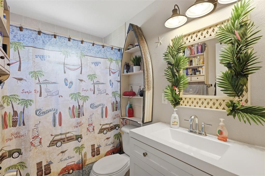 For Sale: $188,000 (2 beds, 1 baths, 816 Square Feet)