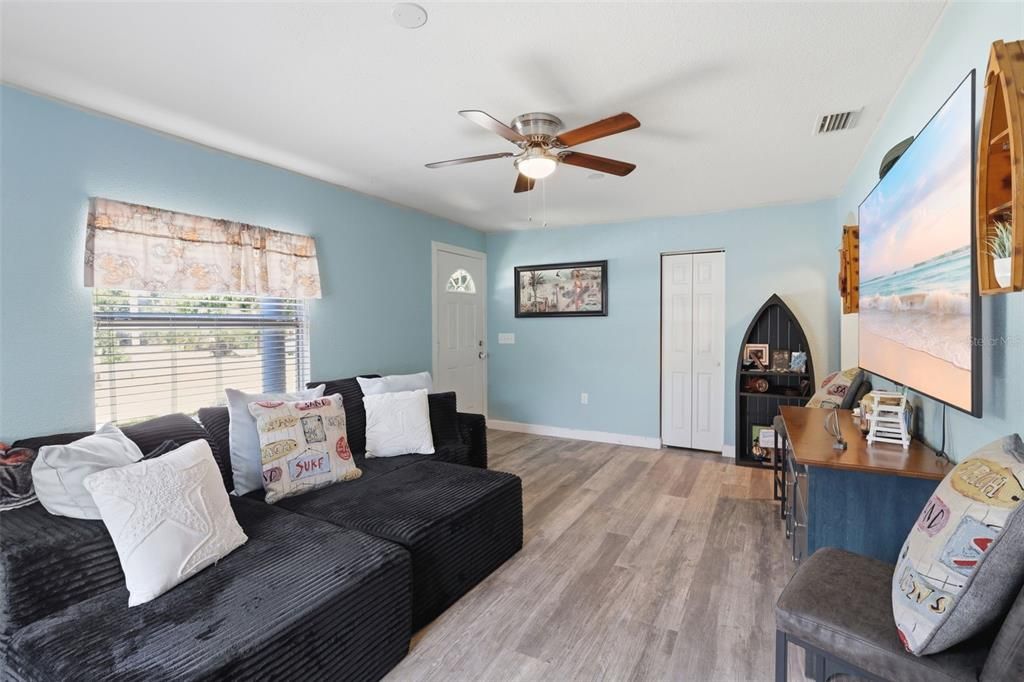 For Sale: $188,000 (2 beds, 1 baths, 816 Square Feet)