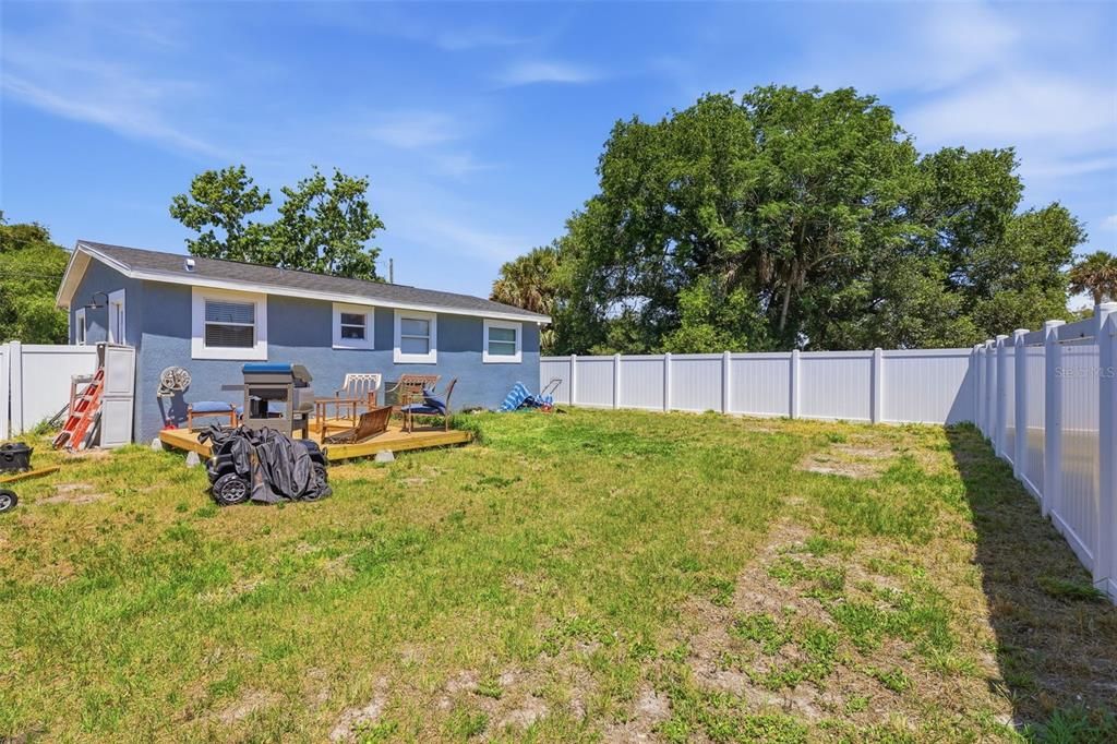 For Sale: $188,000 (2 beds, 1 baths, 816 Square Feet)