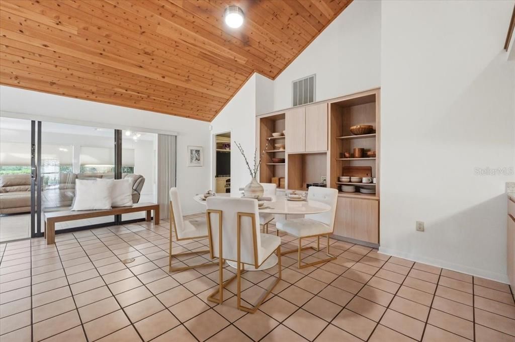 For Sale: $325,000 (3 beds, 2 baths, 3261 Square Feet)