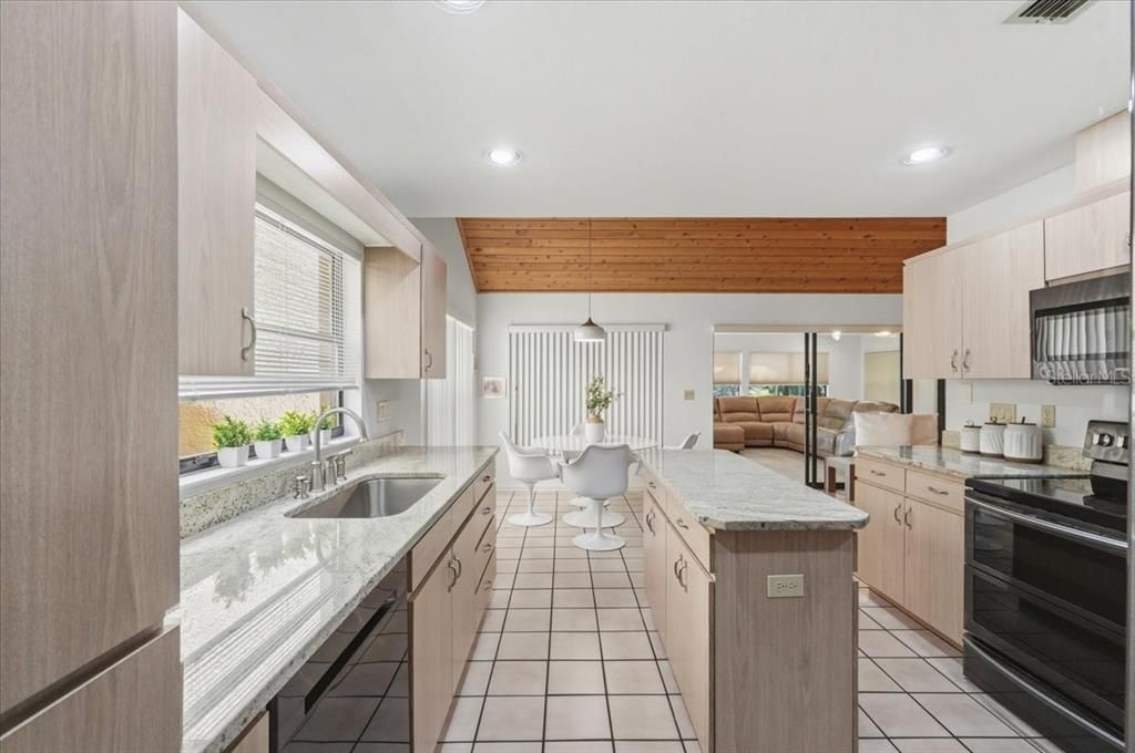 For Sale: $325,000 (3 beds, 2 baths, 3261 Square Feet)