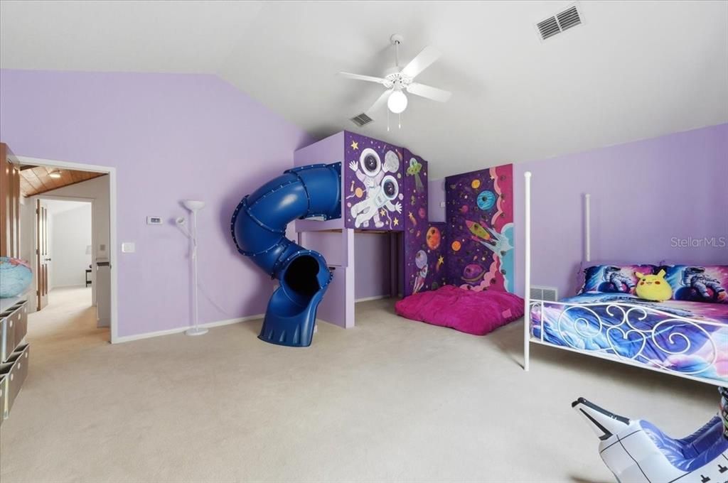 For Sale: $325,000 (3 beds, 2 baths, 3261 Square Feet)