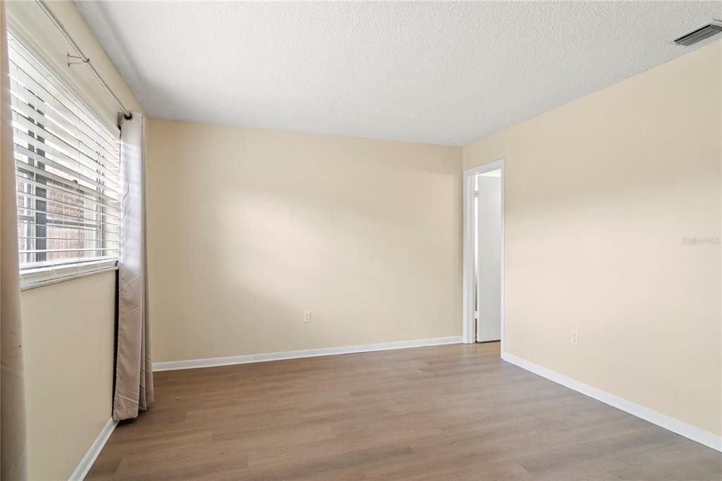 Activo con contrato: $299,000 (3 camas, 2 baños, 1157 Pies cuadrados)