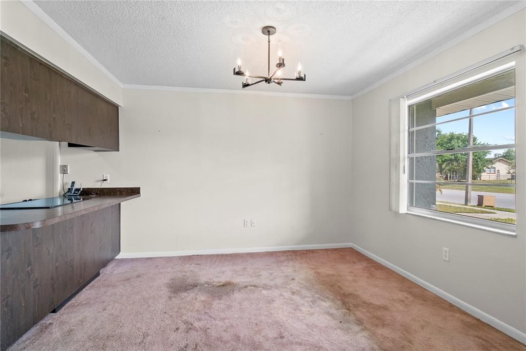 Activo con contrato: $299,000 (3 camas, 2 baños, 1157 Pies cuadrados)