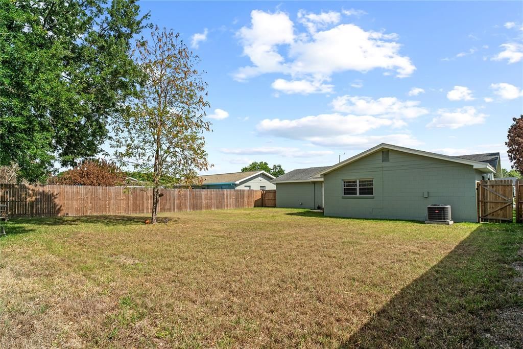 Activo con contrato: $299,000 (3 camas, 2 baños, 1157 Pies cuadrados)
