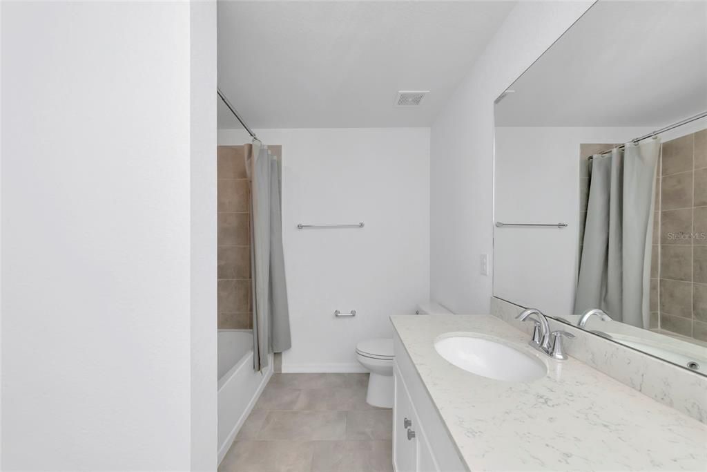 Под контрактом: $309,900 (3 спален, 2 ванн, 1301 Квадратных фут)
