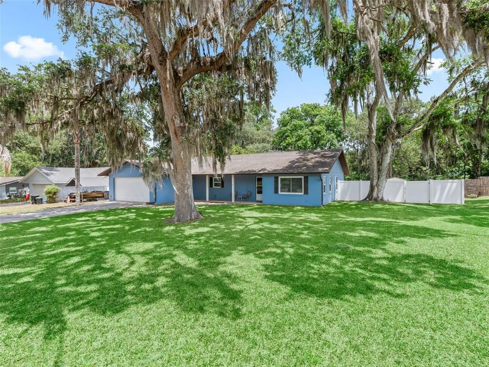 Active With Contract: $229,900 (3 beds, 2 baths, 1579 Square Feet)