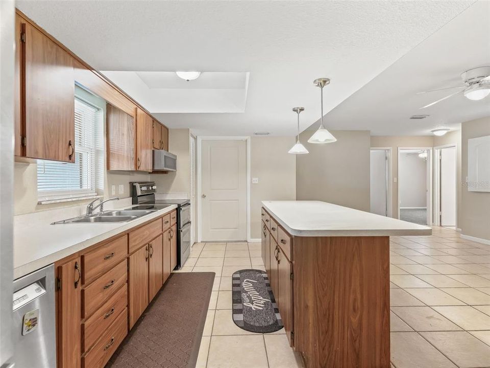 Active With Contract: $229,900 (3 beds, 2 baths, 1579 Square Feet)