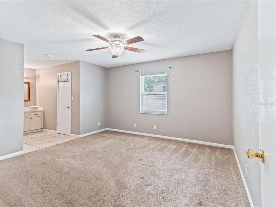 Active With Contract: $229,900 (3 beds, 2 baths, 1579 Square Feet)