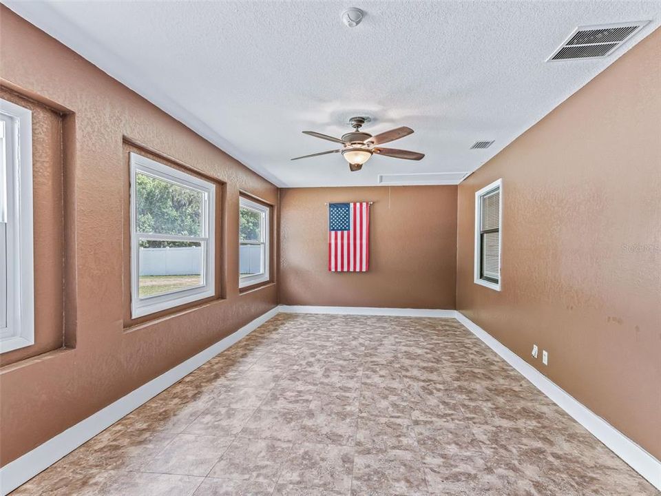 Active With Contract: $229,900 (3 beds, 2 baths, 1579 Square Feet)