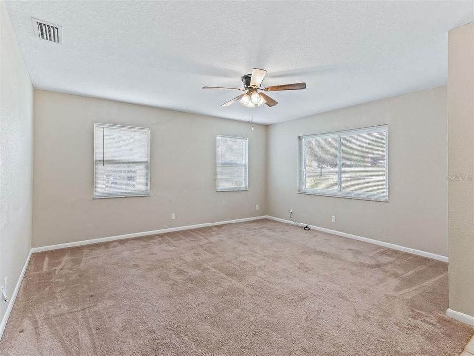 Active With Contract: $229,900 (3 beds, 2 baths, 1579 Square Feet)