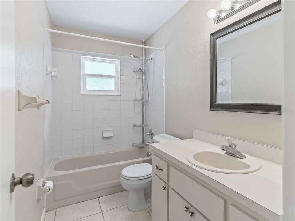 Active With Contract: $229,900 (3 beds, 2 baths, 1579 Square Feet)