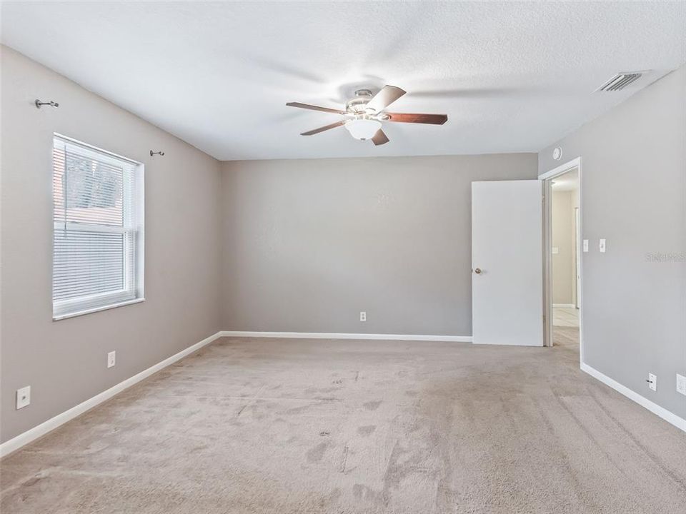 Active With Contract: $229,900 (3 beds, 2 baths, 1579 Square Feet)