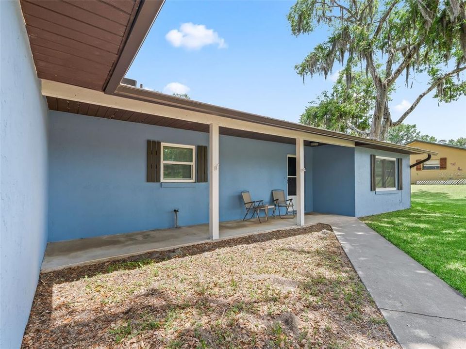 Active With Contract: $229,900 (3 beds, 2 baths, 1579 Square Feet)