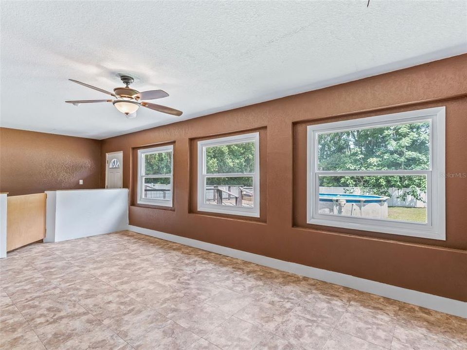 Active With Contract: $229,900 (3 beds, 2 baths, 1579 Square Feet)