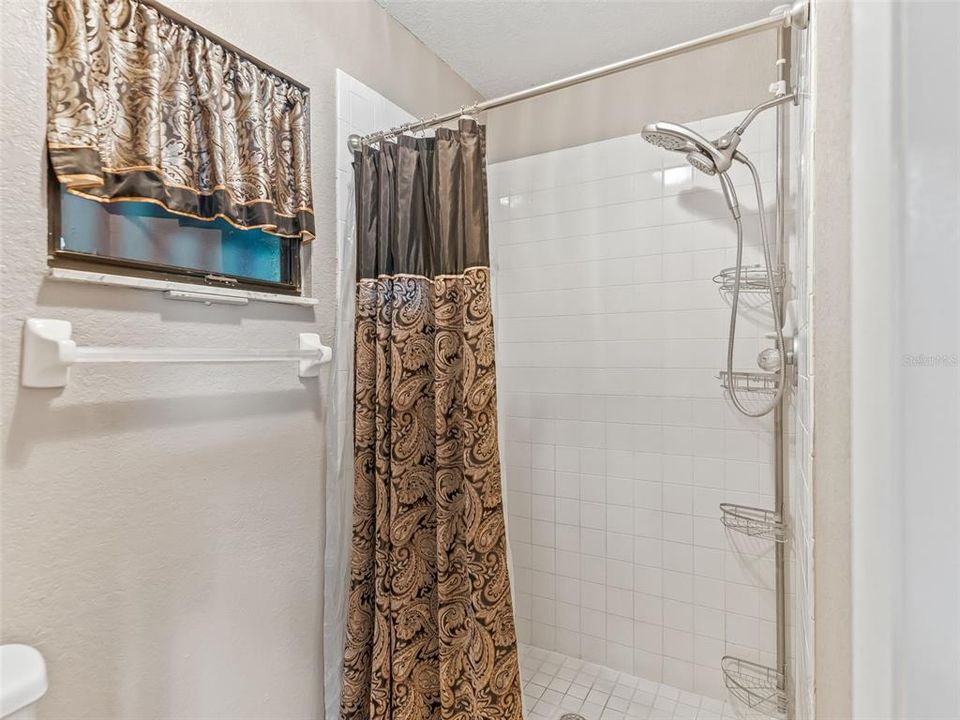 Active With Contract: $229,900 (3 beds, 2 baths, 1579 Square Feet)